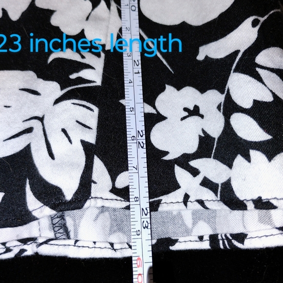 Women's Chaps 100% Cotton Black White Floral Print Flared Mini Skirt Size 12 - Picture 2 of 6